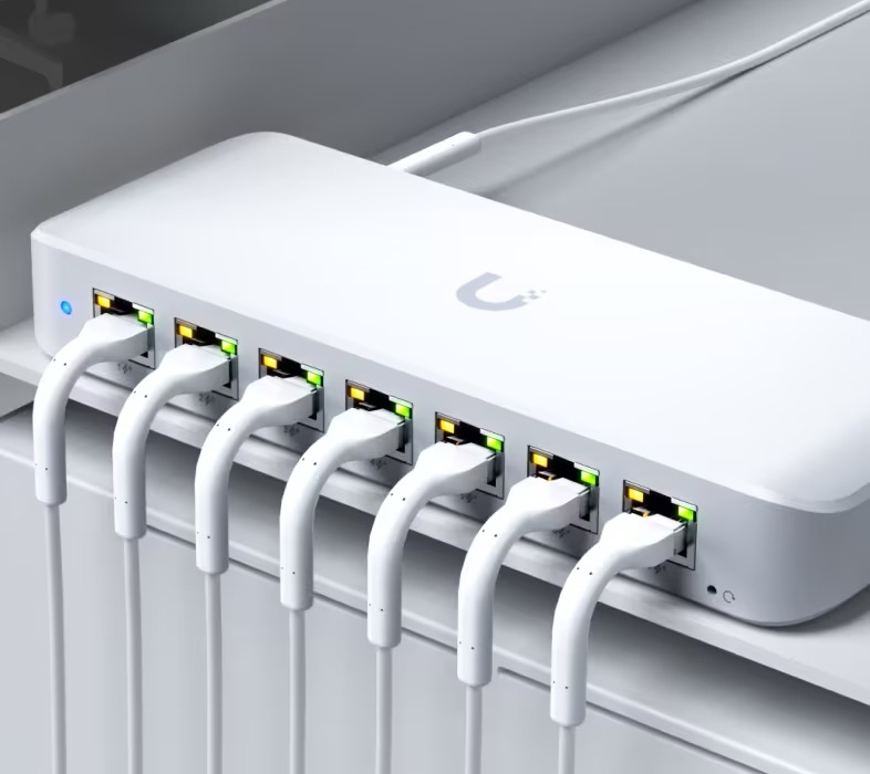 UBNT USW-Ultra-210W UBNT UniFi Switch ultra 210W - USW-Ultra-210W 8 Port PoE+ Yönetilebilir Switch ürün görseli 10 - wifidepo